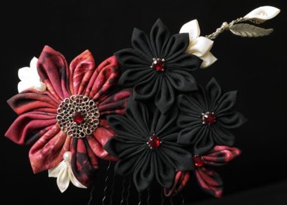 Kanzashi flowers hair comb black and red