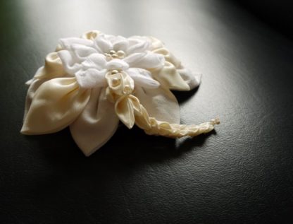 Haarkamm Weißer Haarschmuck Textil Blumen Braut