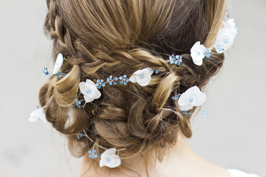 Haarkranz mit blauen Vergissmeinnicht und Hortensien