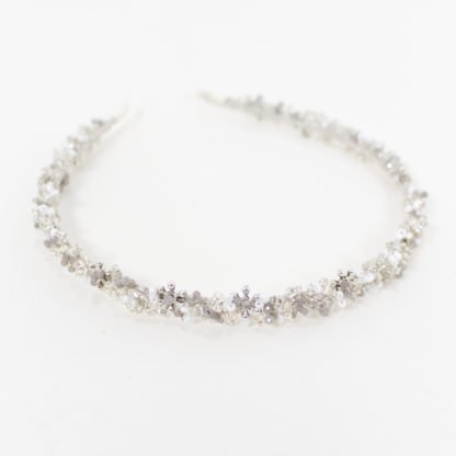 Hairband with many small pearls for your wedding