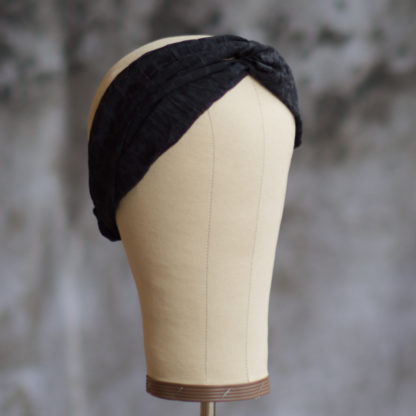 Schwarzes Stirnband aus Chiffon mit BlütenSeitenansicht