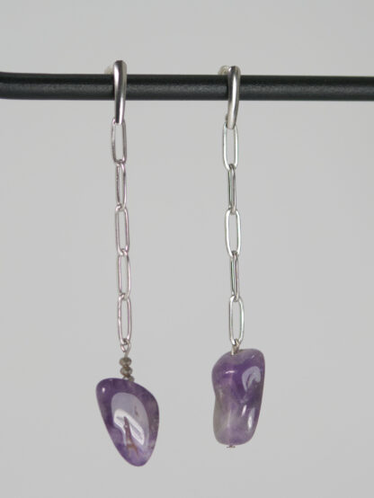 Lange Ohrringe mit Ketten aus Edelstahl und Amethyst